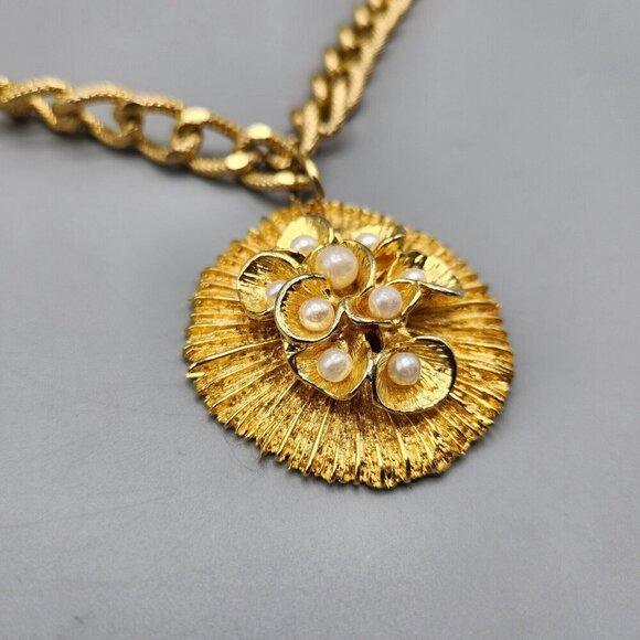 Emma James Sunburst Flower Necklace Liz Claiborne Gold Tone Curb Chain NWT - Picture 2 of 9